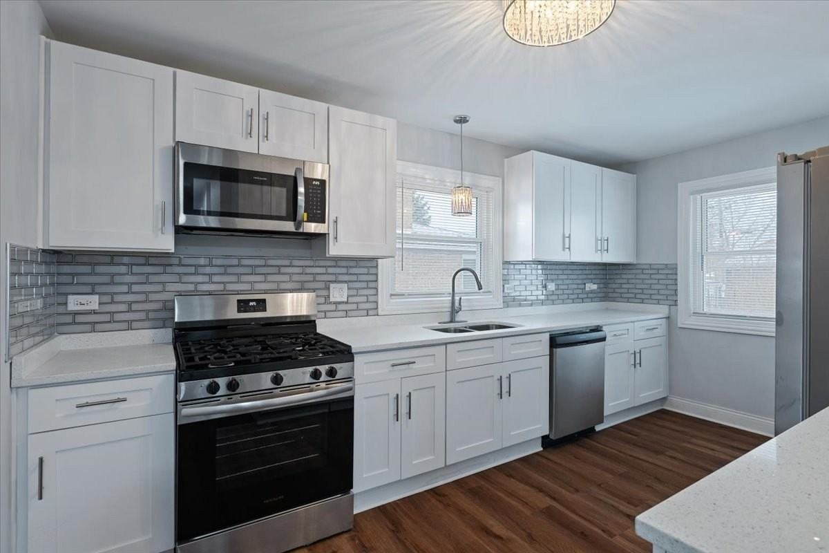 9107 S Dante Ave - Photo 6 of 23