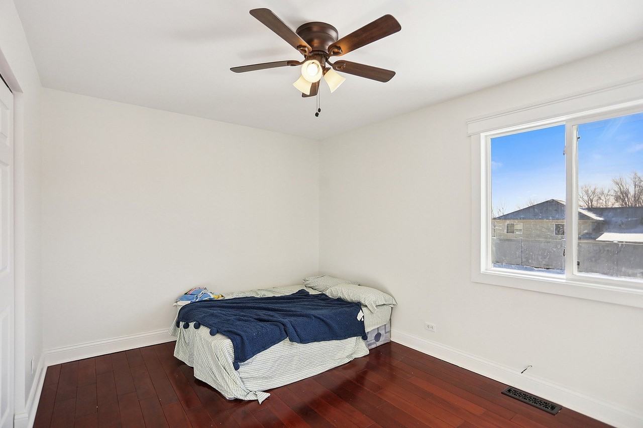 5747 Allemong Dr - Photo 5 of 15