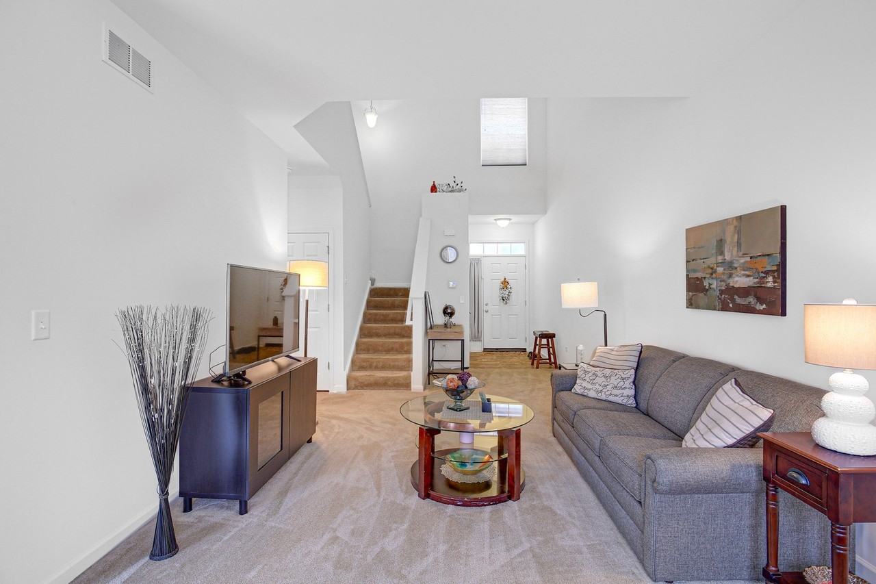 202 Owen St - Photo 6 of 26