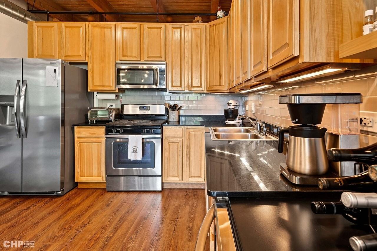 1740 N Maplewood Ave Apt 305 #305 - Photo 7 of 19