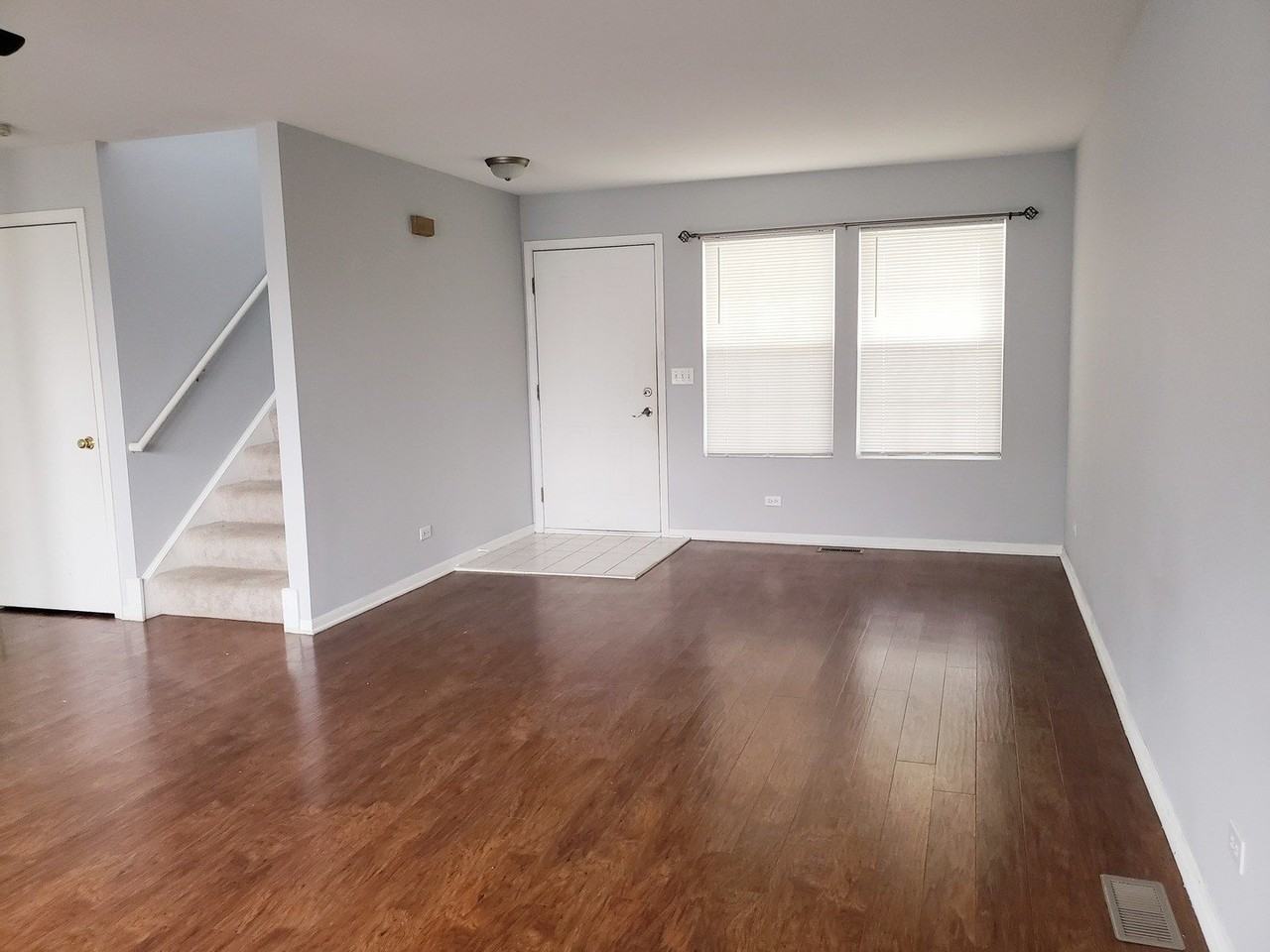 292 Waterbury Cir - Photo 3 of 21