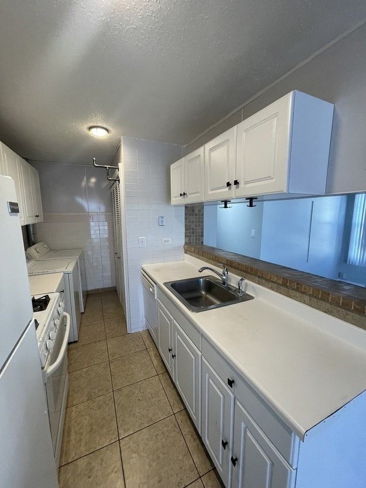 479 James Ct Unit D #D - Photo 4 of 23