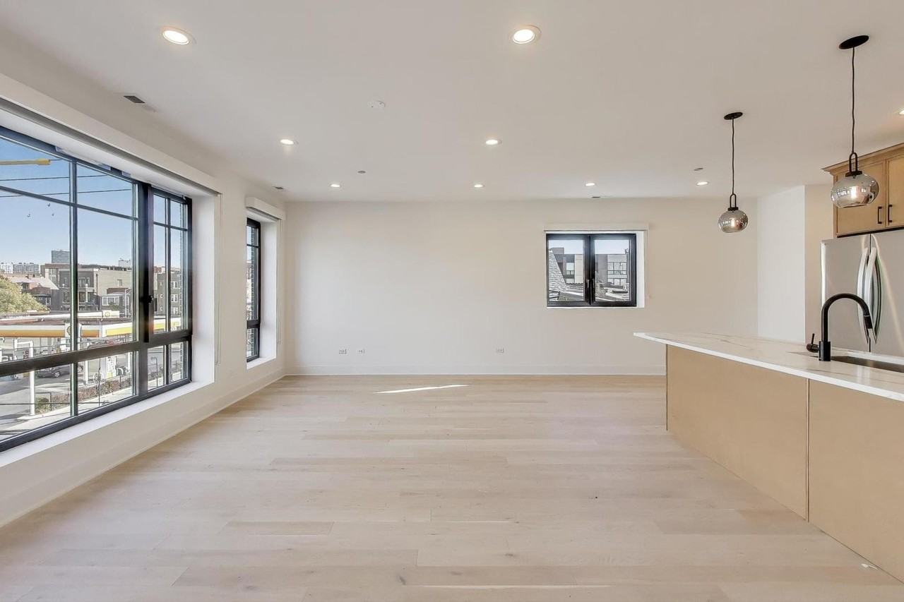 1619 W Lawrence Ave Apt 2 #2 - Photo 4 of 19