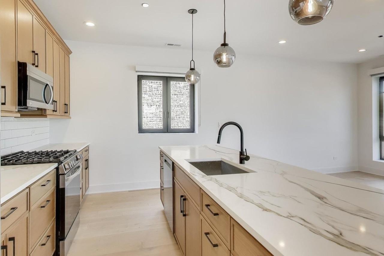 1619 W Lawrence Ave Apt 2 #2 - Photo 7 of 19