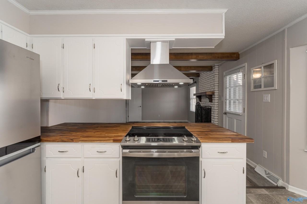 625 Versailles Dr Se - Photo 6 of 11