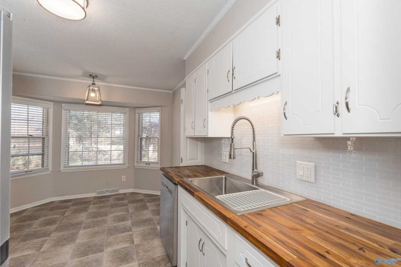 625 Versailles Dr Se - Photo 7 of 11