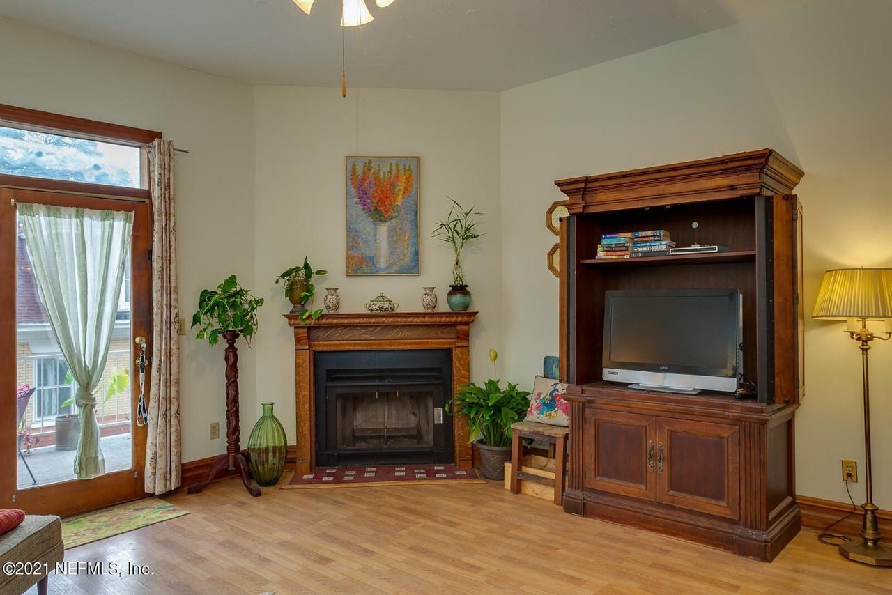 2716 Oak St Apt 3 #3 - Photo 4 of 26