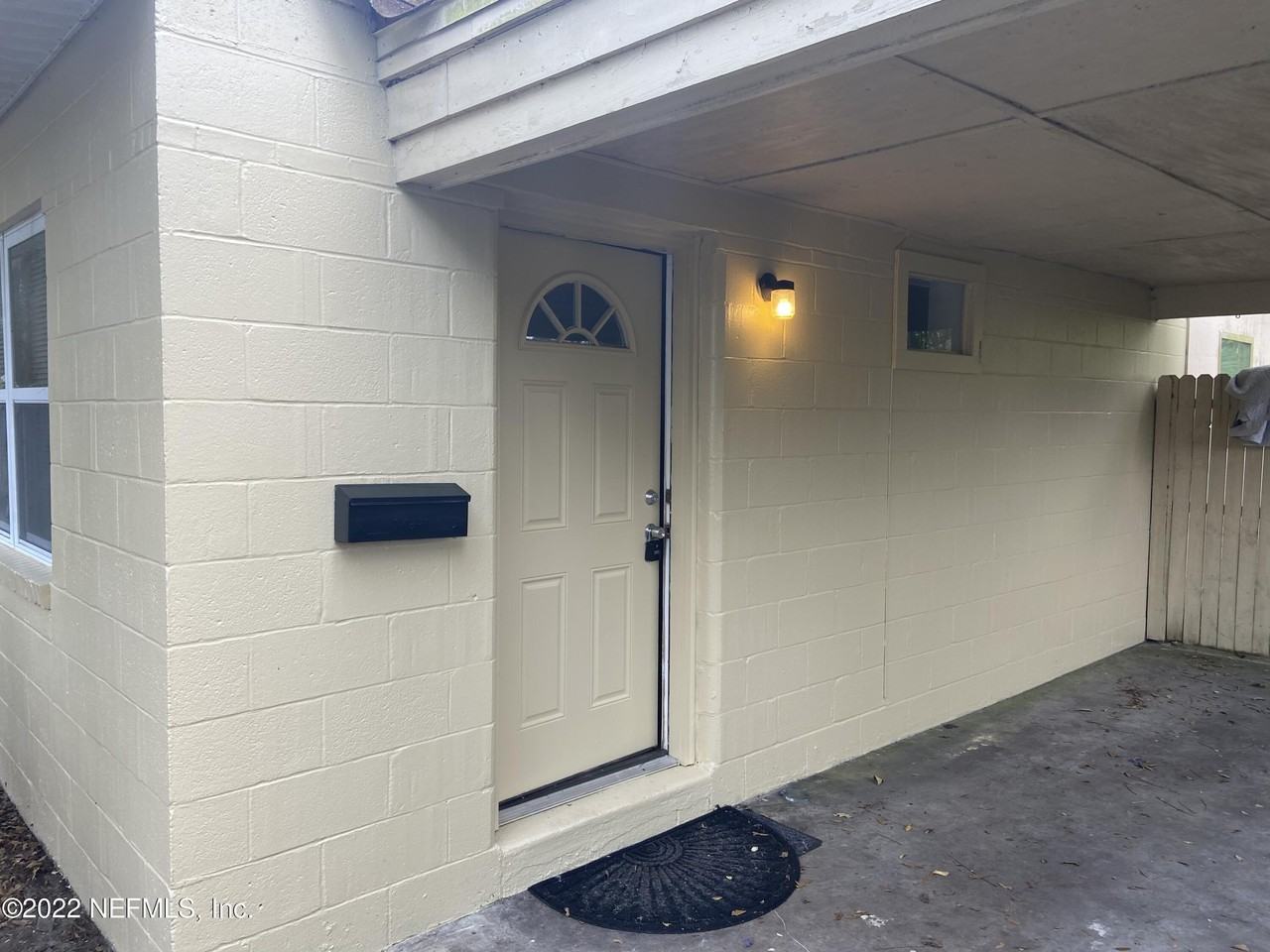 2158 Spring Park Rd - Photo 3 of 15