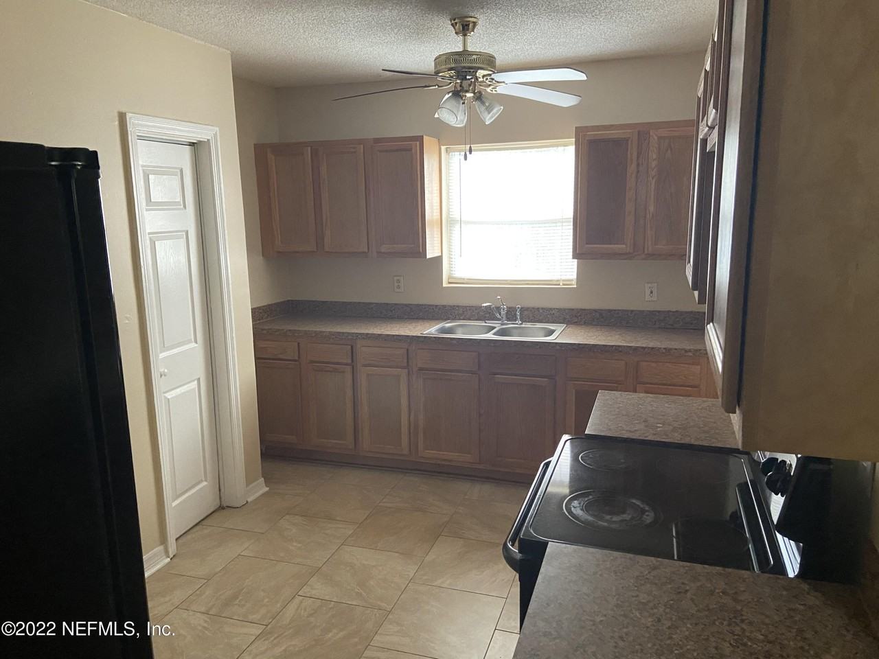 2158 Spring Park Rd - Photo 5 of 15