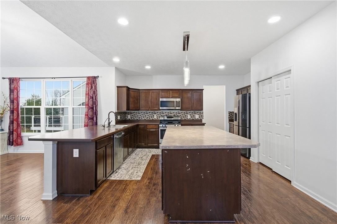 12120 Edgehill Oval - Photo 7 of 37