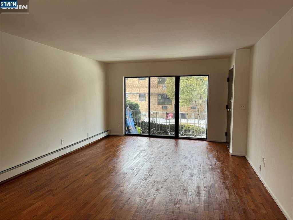 252 Collignon Way Apt 1a - Photo 2 of 11