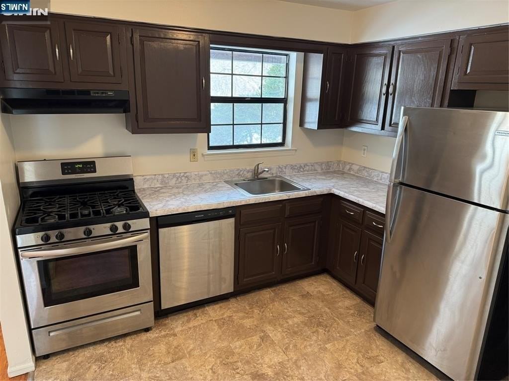 252 Collignon Way Apt 1a - Photo 4 of 11