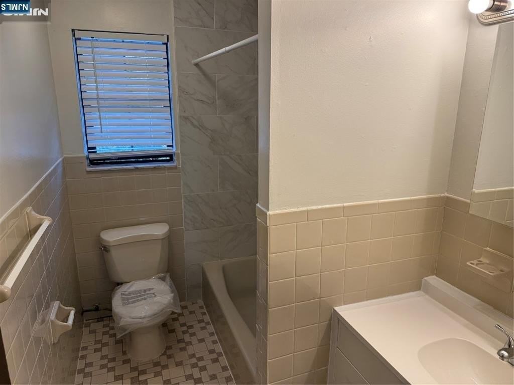 252 Collignon Way Apt 1a - Photo 5 of 11