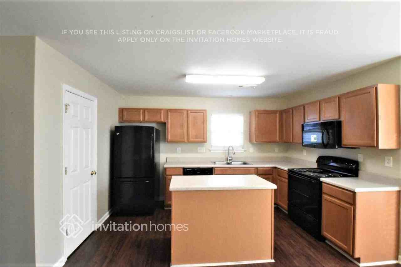 1134 Delander Ln - Photo 5 of 17