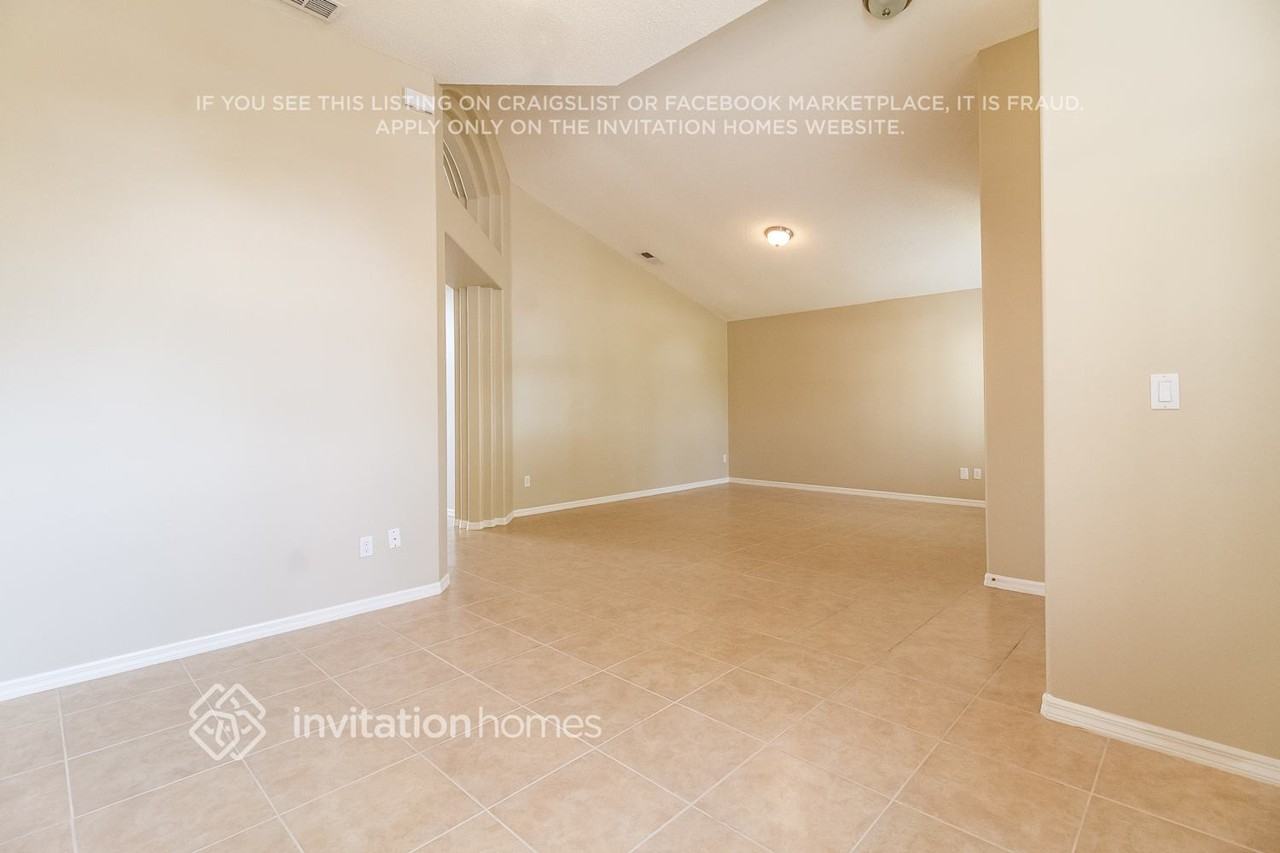 10967 Dearden Cir - Photo 3 of 18