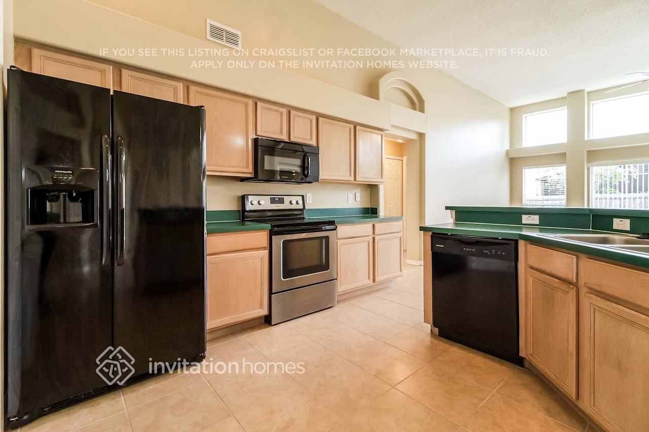 10967 Dearden Cir - Photo 4 of 18