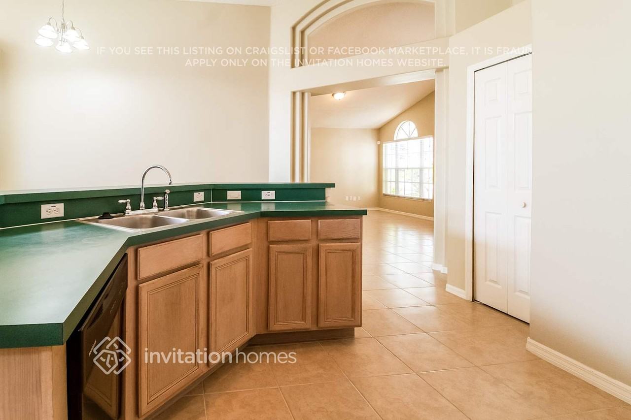 10967 Dearden Cir - Photo 5 of 18