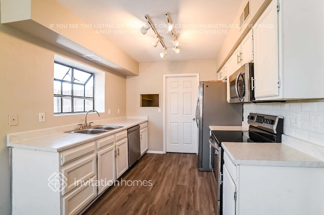 6944 W Comet Ave - Photo 6 of 16