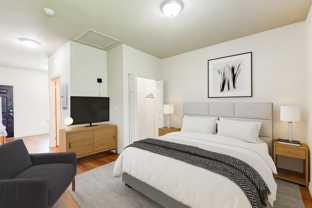 East Blvd Ne #8 - Photo 1 of 1