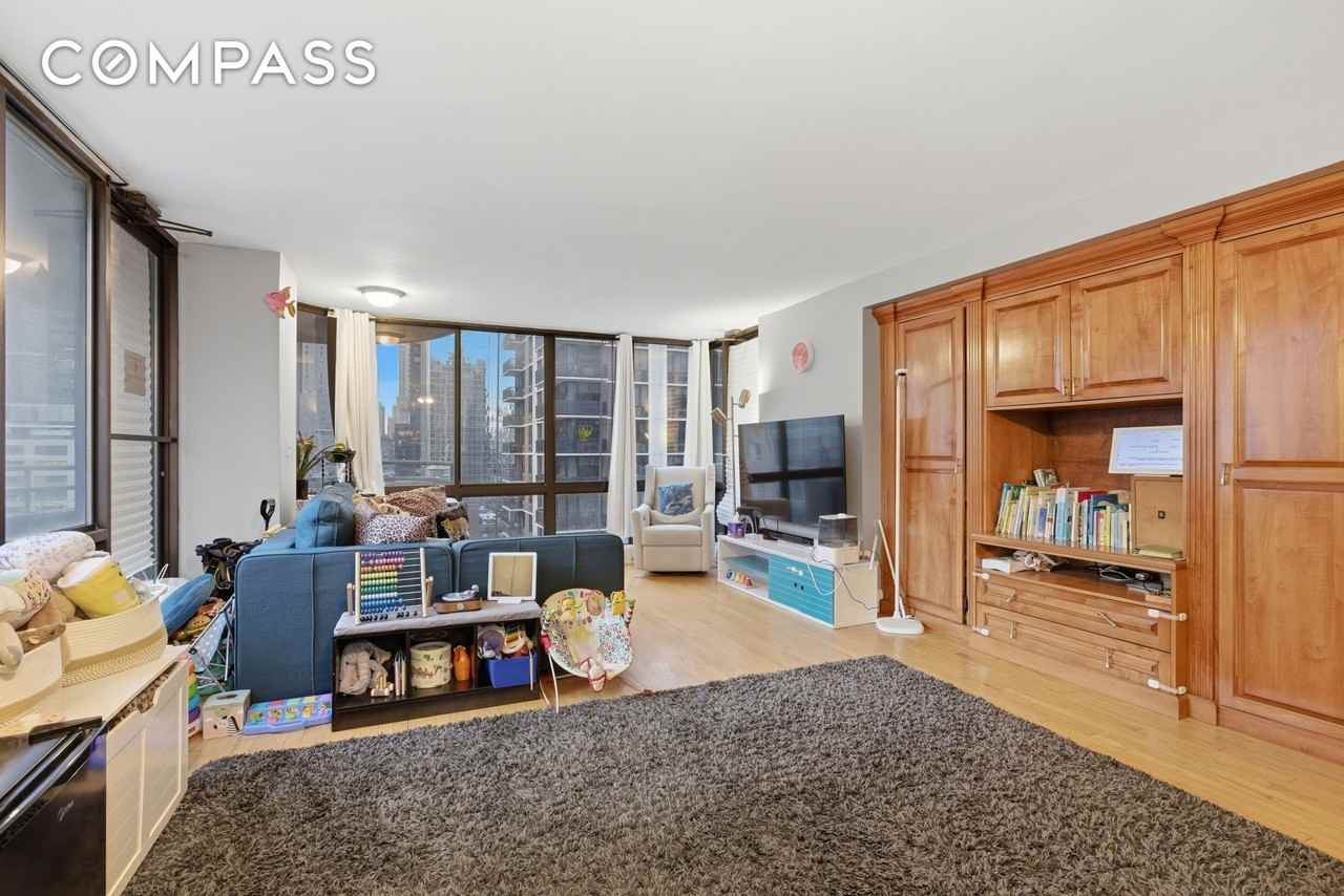 303 E 49th St #18 - Photo 2 of 15