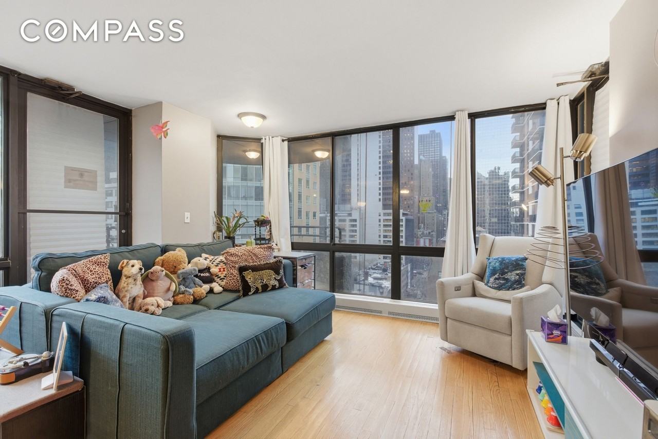 303 E 49th St #18 - Photo 3 of 15