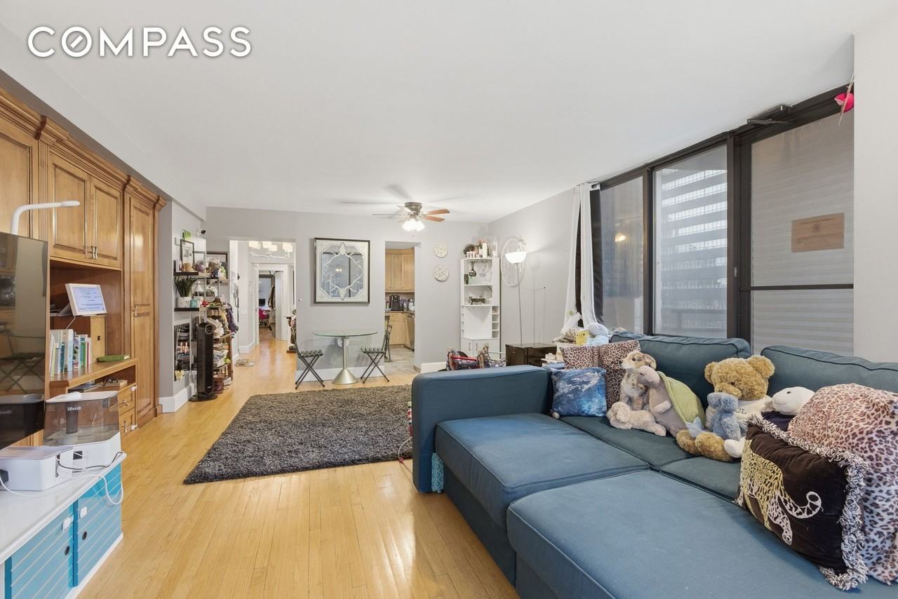 303 E 49th St #18 - Photo 4 of 15