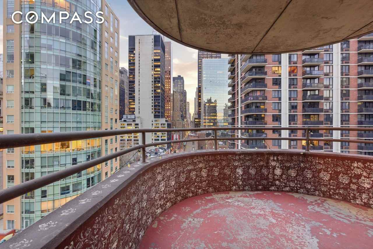 303 E 49th St #18 - Photo 5 of 15