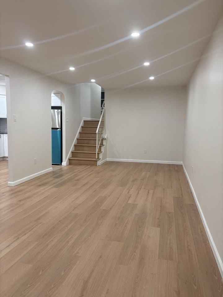 1233 E 69th St #2 - Photo 3 of 9