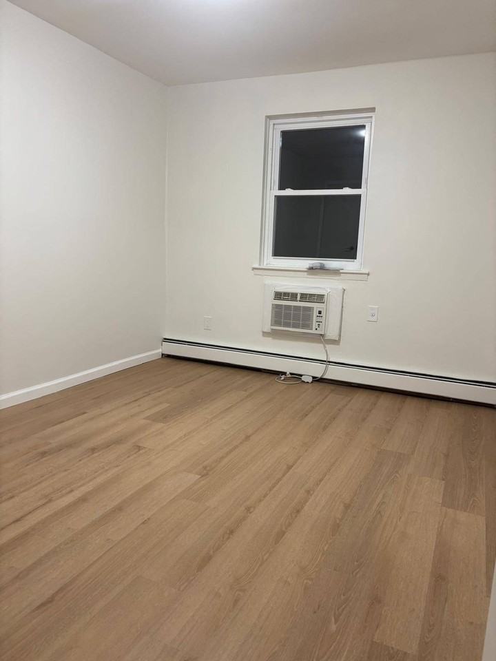 1233 E 69th St #2 - Photo 6 of 9