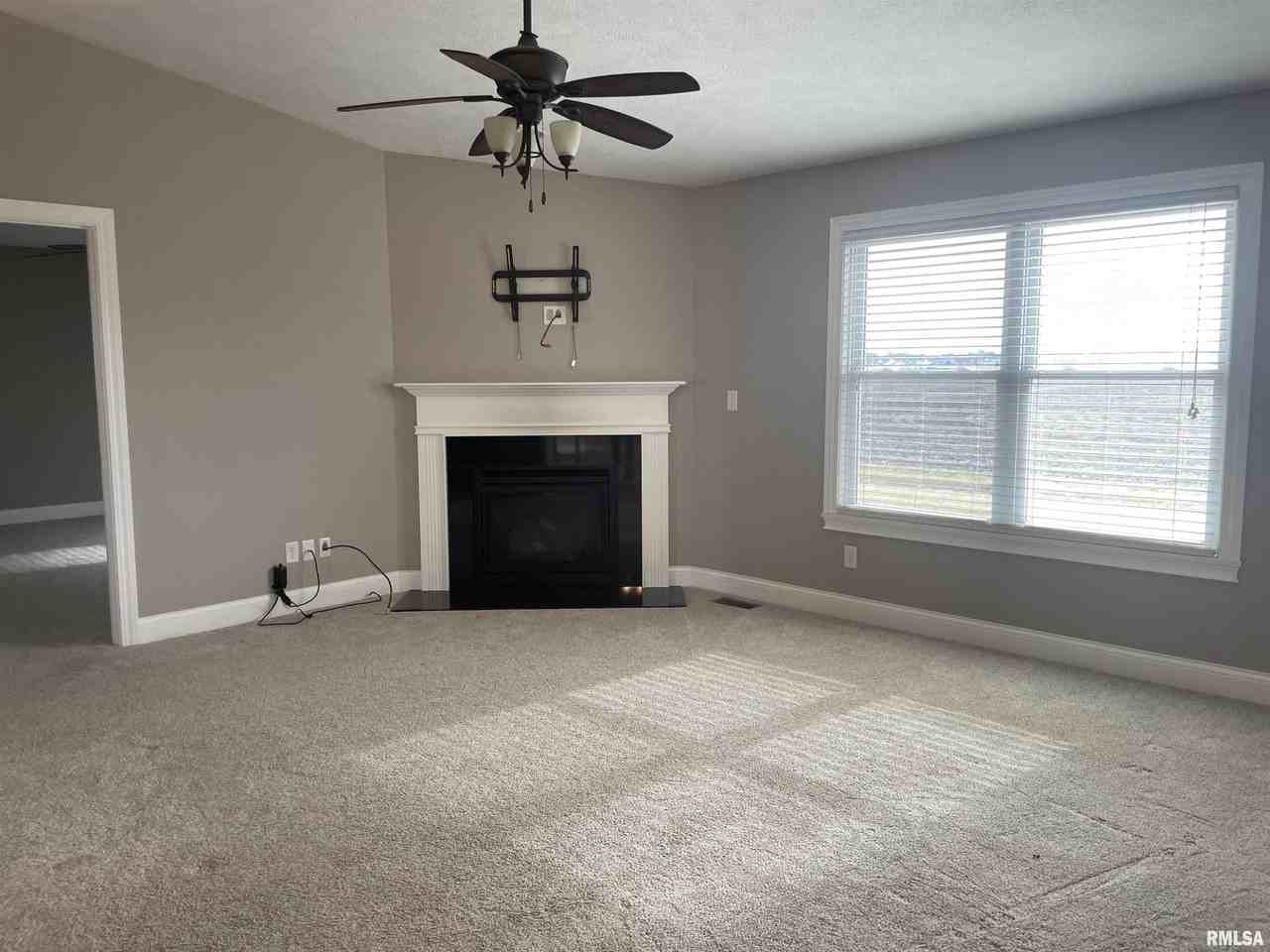 700 Garvey Ln - Photo 4 of 27