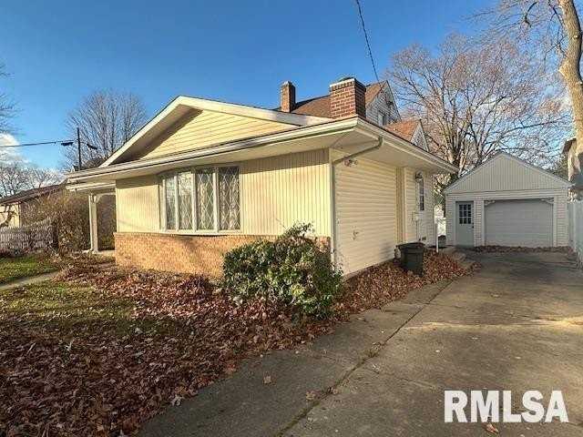 209 E Cruger Ave - Photo 2 of 17