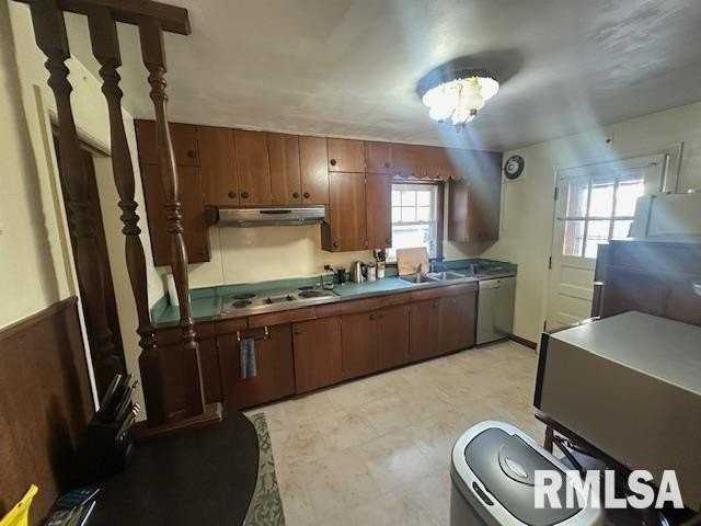 209 E Cruger Ave - Photo 6 of 17