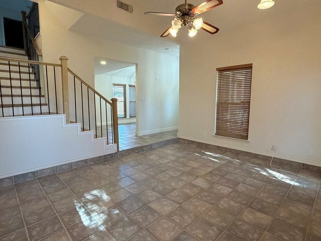 3810 Nassau Dr - Photo 4 of 18