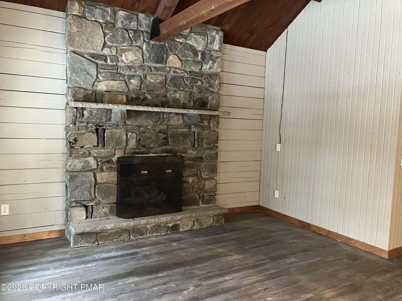 81 Henning Rd - Photo 2 of 9