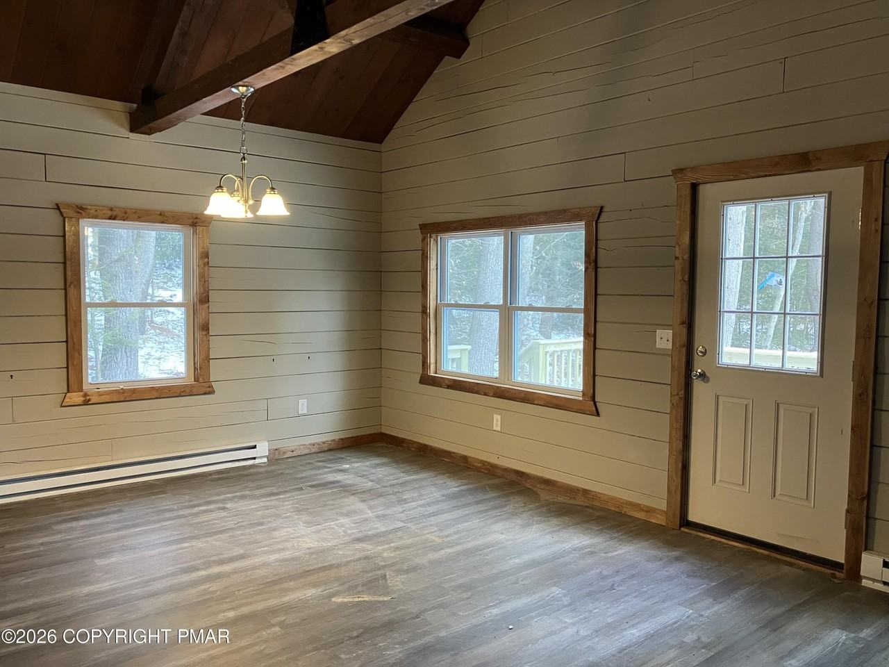 81 Henning Rd - Photo 4 of 9