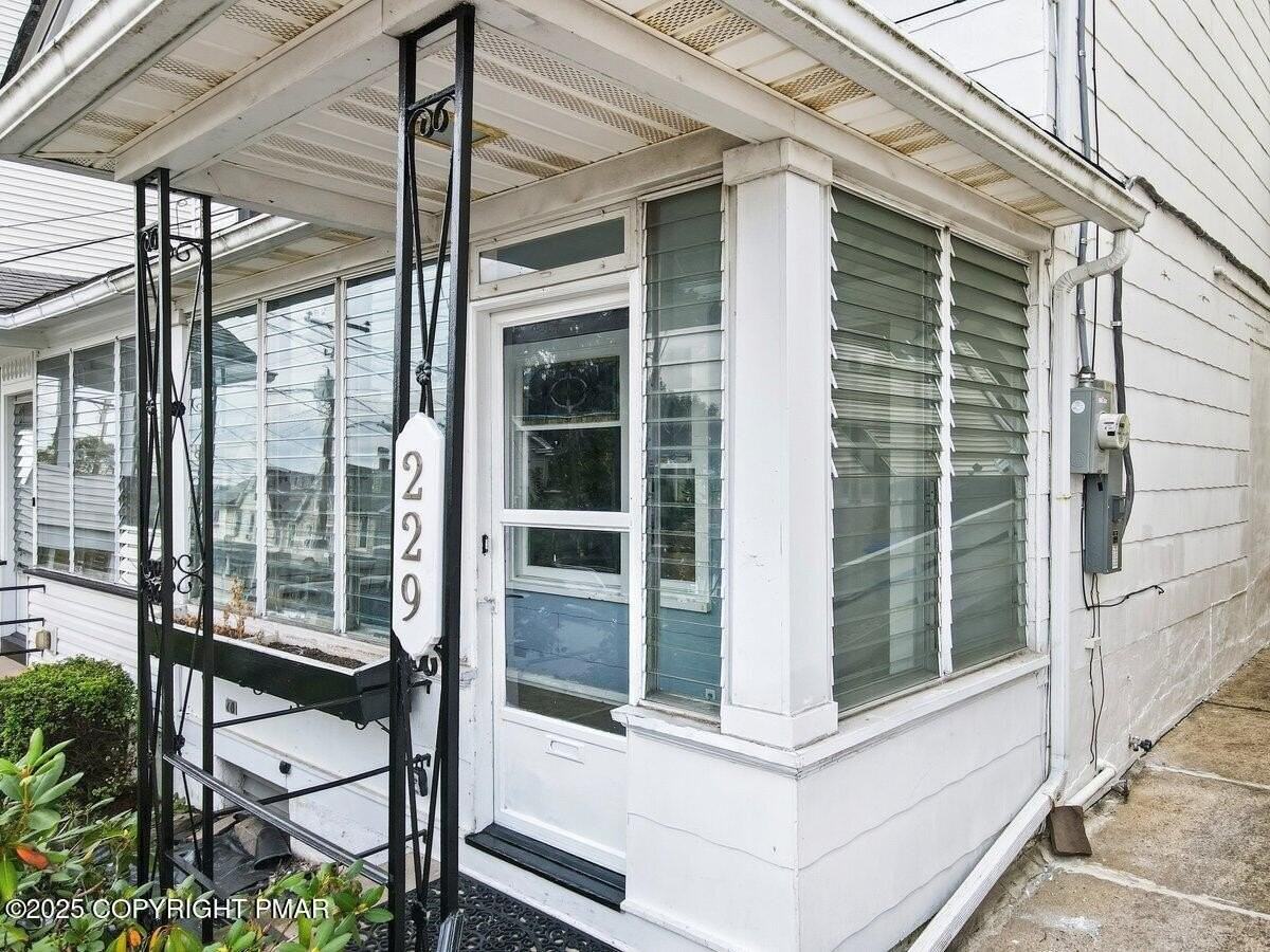 229 W High St - Photo 3 of 36