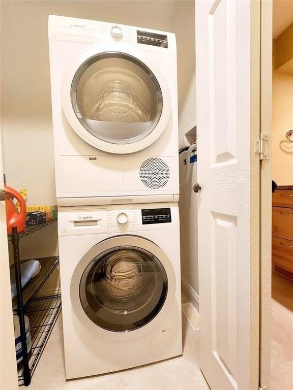 6281 Bay Club Dr #2 - Photo 7 of 37