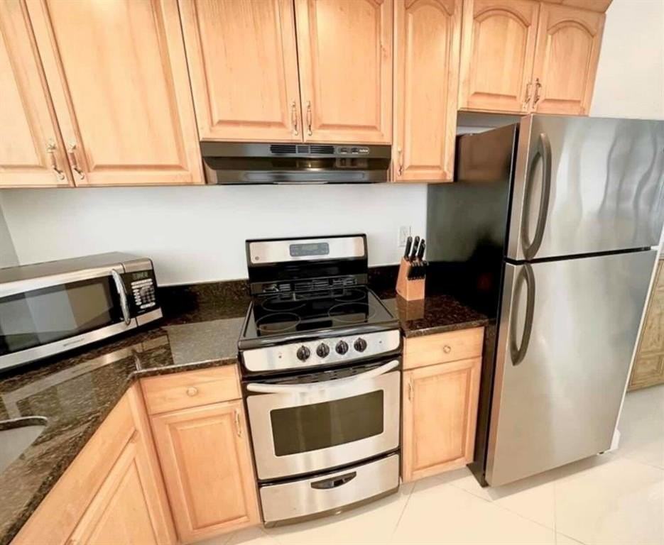 9 N Birch Rd #601 - Photo 3 of 9