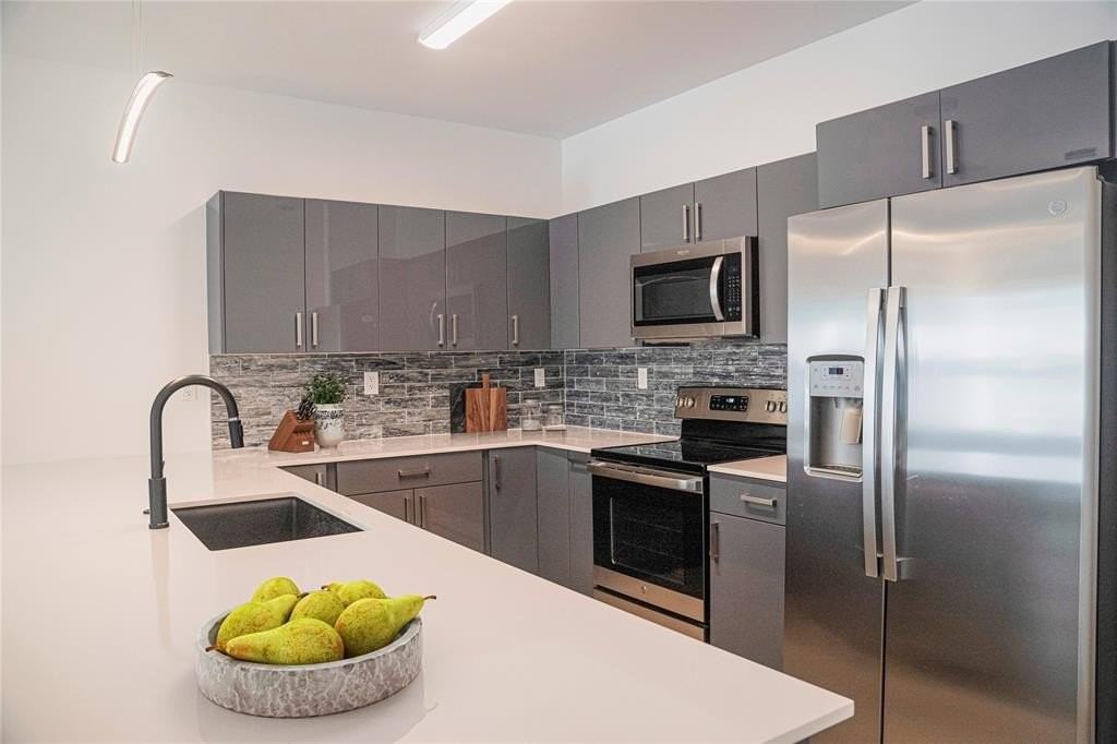 1138 Ne 2nd Ave #B - Photo 4 of 16