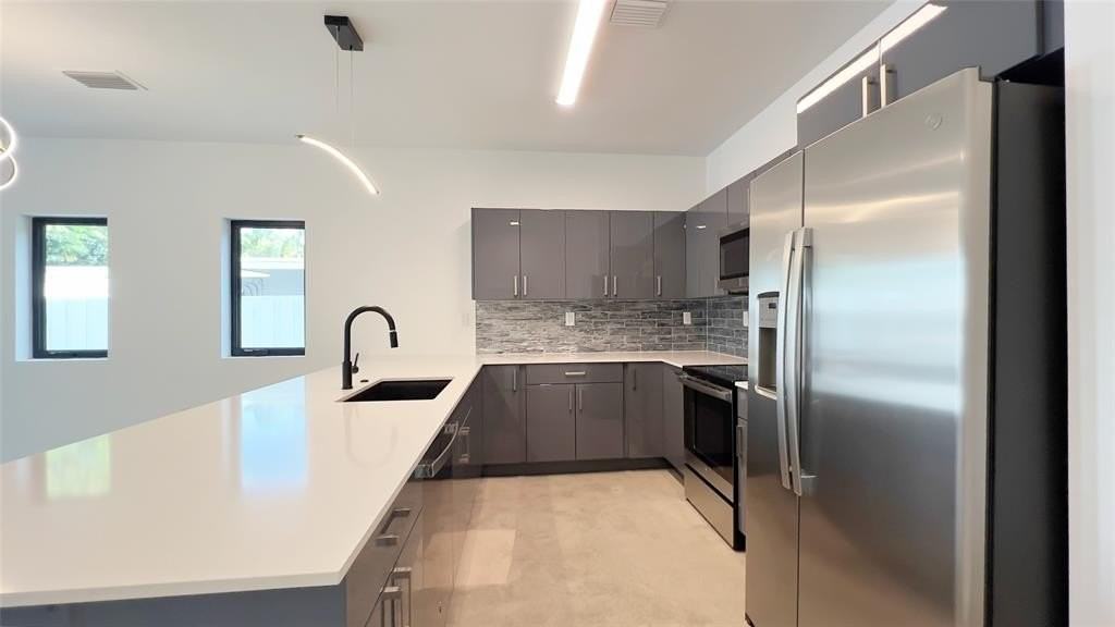 1138 Ne 2nd Ave #B - Photo 5 of 16