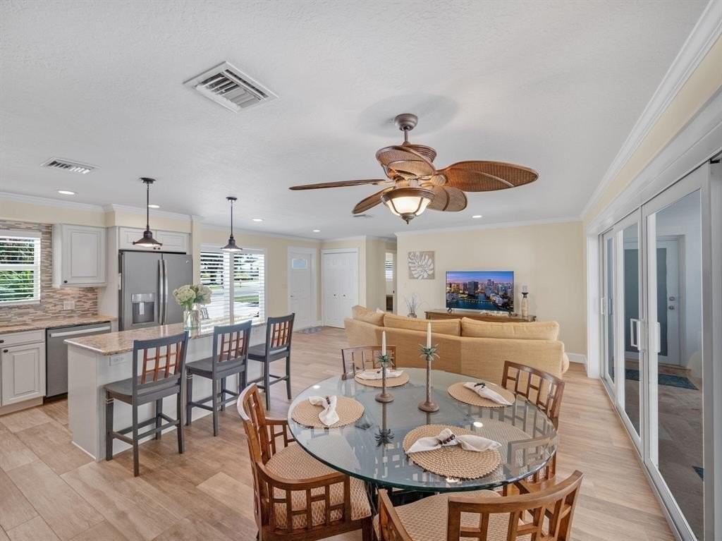 2250 Ne 35th St - Photo 2 of 26