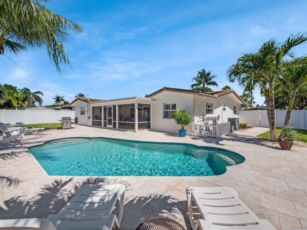 2250 Ne 35th St - Photo 7 of 26