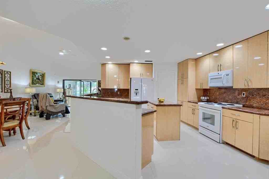 65 Centennial Ct - Photo 7 of 44