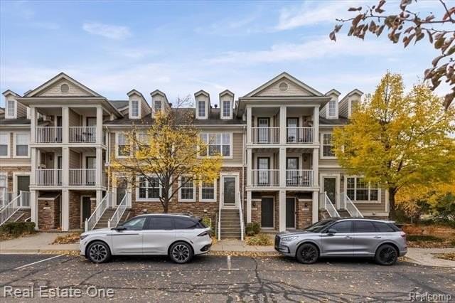 1084 Faulkner - Photo 2 of 28