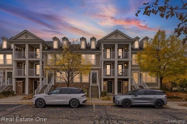 1084 Faulkner - Photo 3 of 28