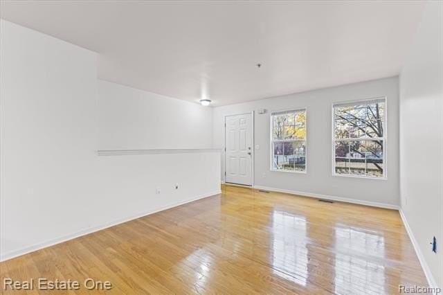 1084 Faulkner - Photo 4 of 28