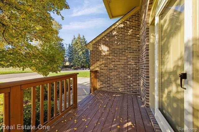 2251 Crystal Dr - Photo 4 of 28