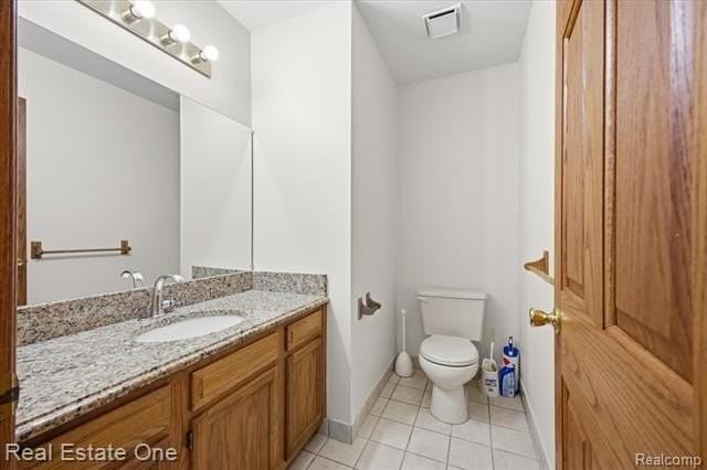 2251 Crystal Dr - Photo 7 of 28