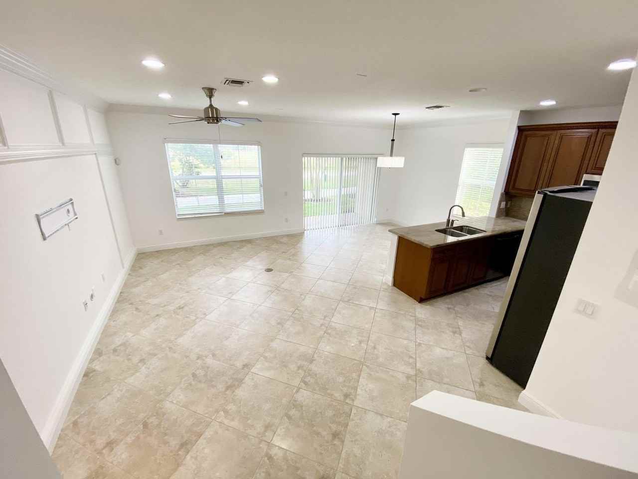 1802 Via Sofia - Photo 7 of 33