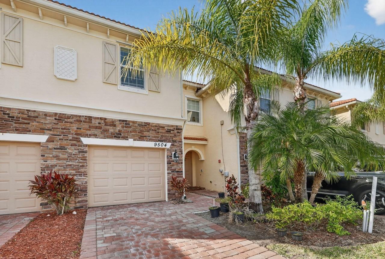 9504 Sw Otter Ln - Photo 2 of 36